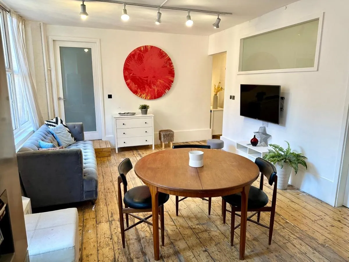 Image 3 of Bright Large Double Bedroom Flat