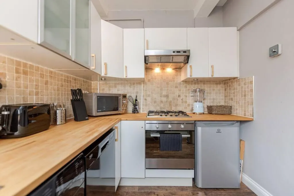 Image 4 of Bright, Modernised Apartment Close to Borough Market
