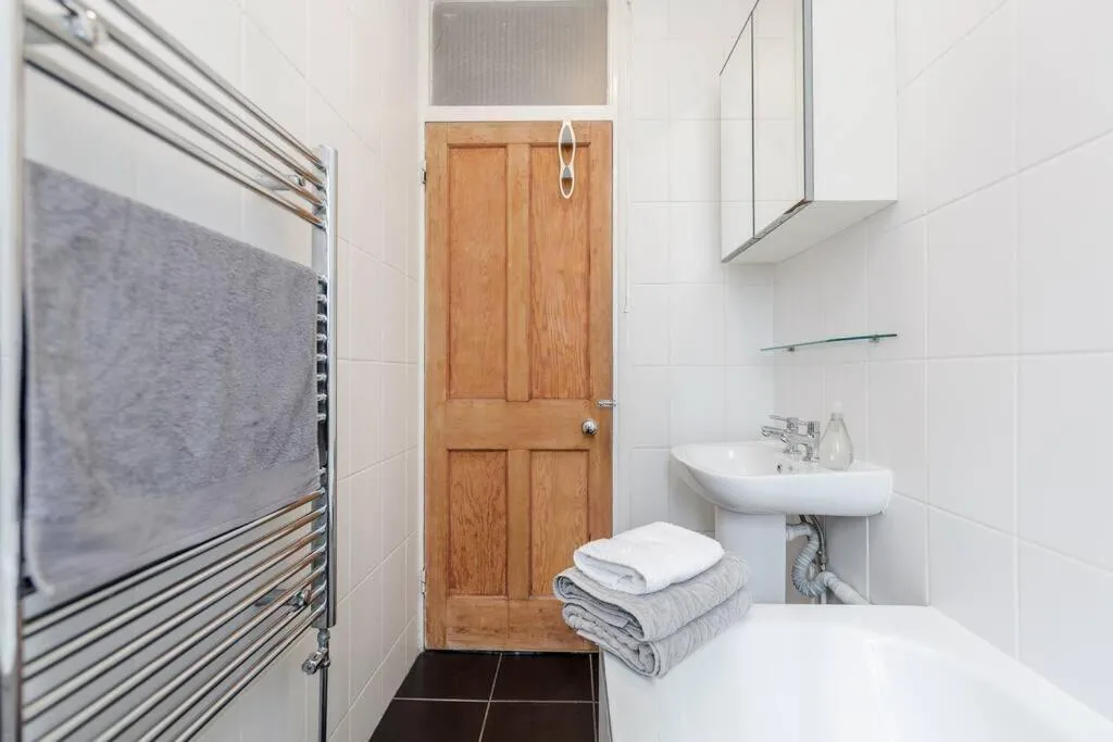 Image 3 of Bright, Modernised Apartment Close to Borough Market