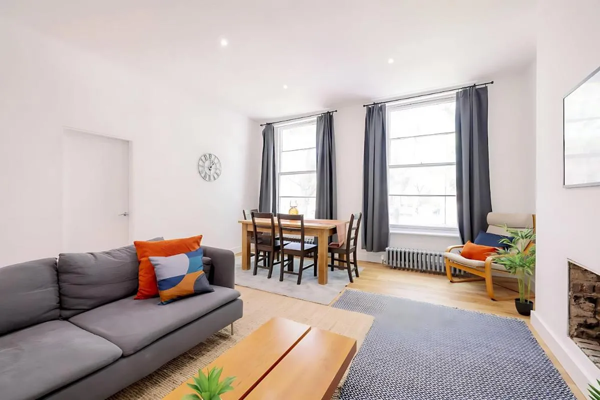 Image 5 of Bright, Spacious 2-bed, 5 mins from Tube, Sleeps 4 – Pass the Keys