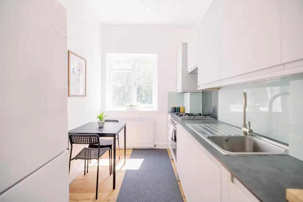 Image 4 of Bright, Spacious 2-bed, 5 mins from Tube, Sleeps 4 – Pass the Keys