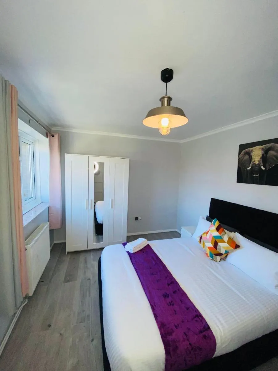 Image 5 of Bright, Spacious, modern Interior Decor 2 bedrooms Apartment with amazing views