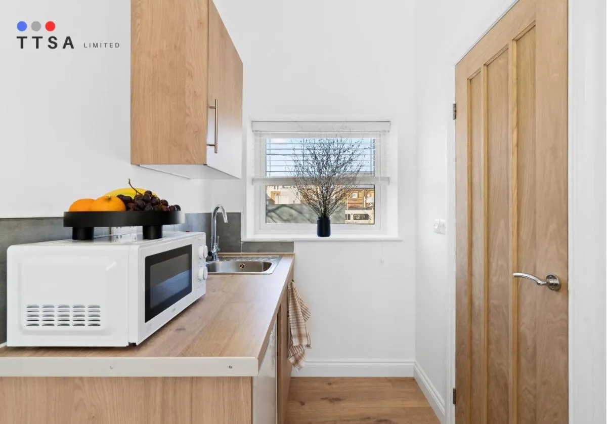 Image 5 of Bright Studio with En-suite & Kitchenette A2 – Norwood Junction