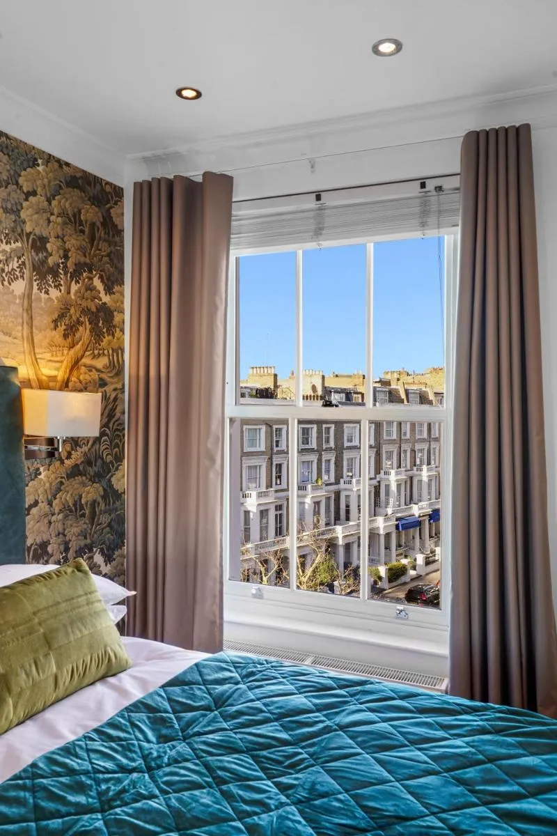 Image 4 of Bright & Airy Flat with Stunning Rooftop Views
