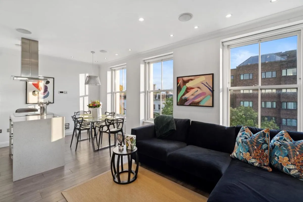 Image 3 of Bright & Airy Flat with Stunning Rooftop Views