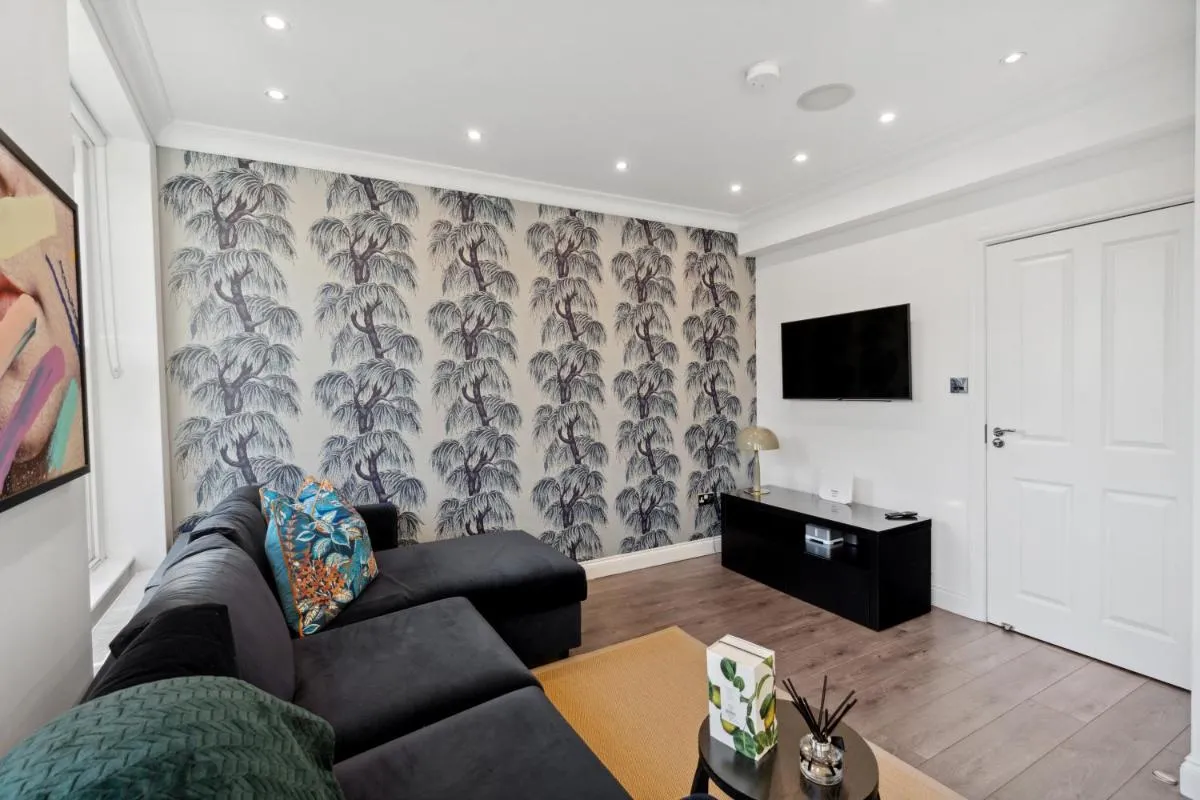 Image 5 of Bright & Airy Flat with Stunning Rooftop Views