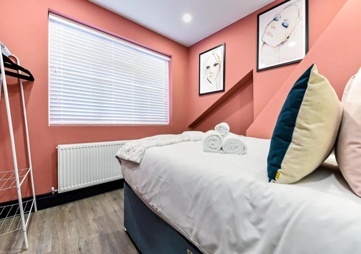 Image 5 of Bright & Colourful House – Best for a Large Groups