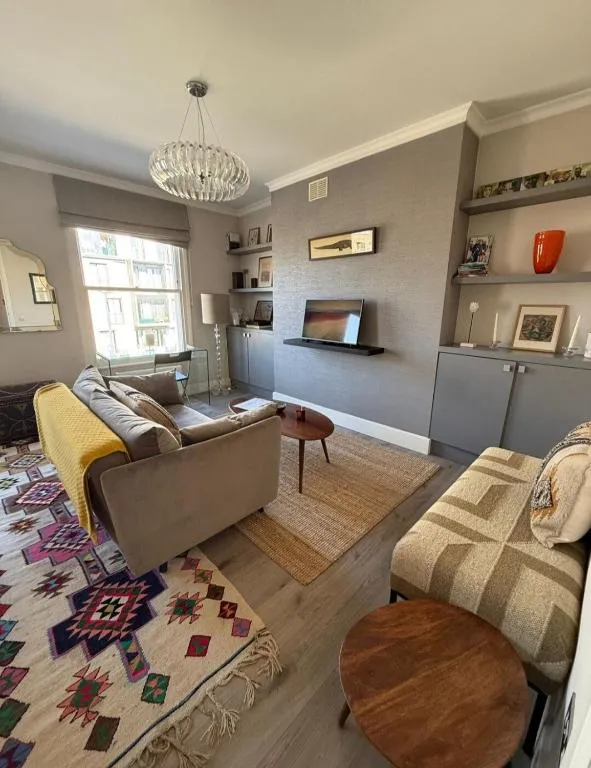 Image 1 of Bright & Cosy Flat in Maida Vale
