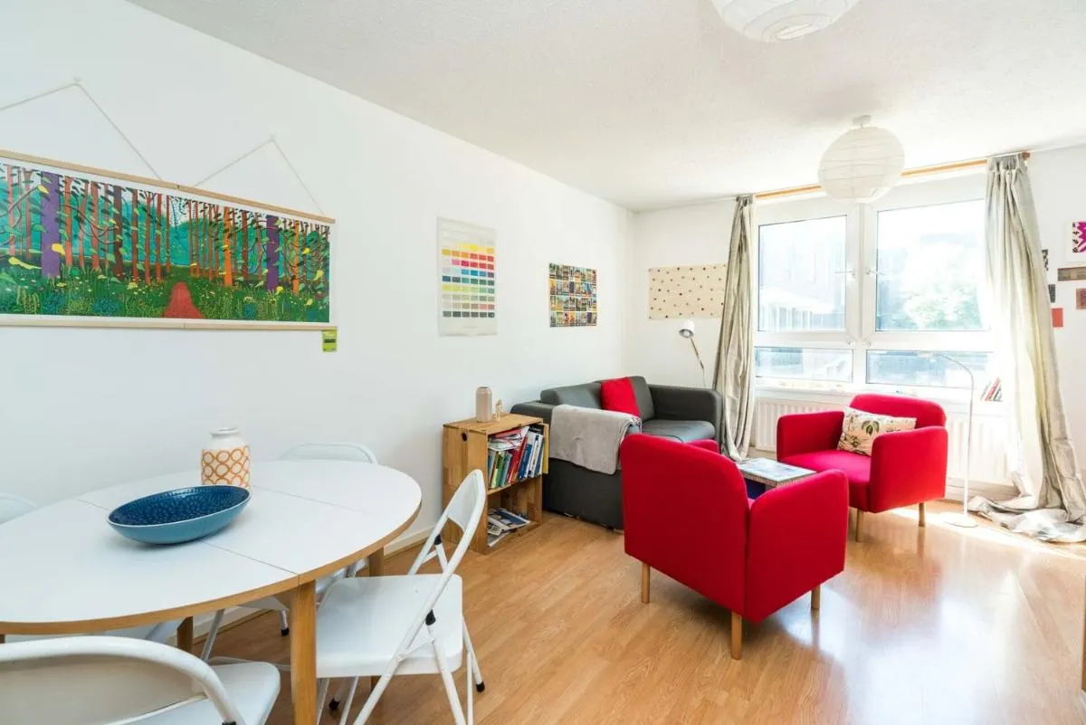 Image 3 of Bright & Cosy Studio Close to Central London