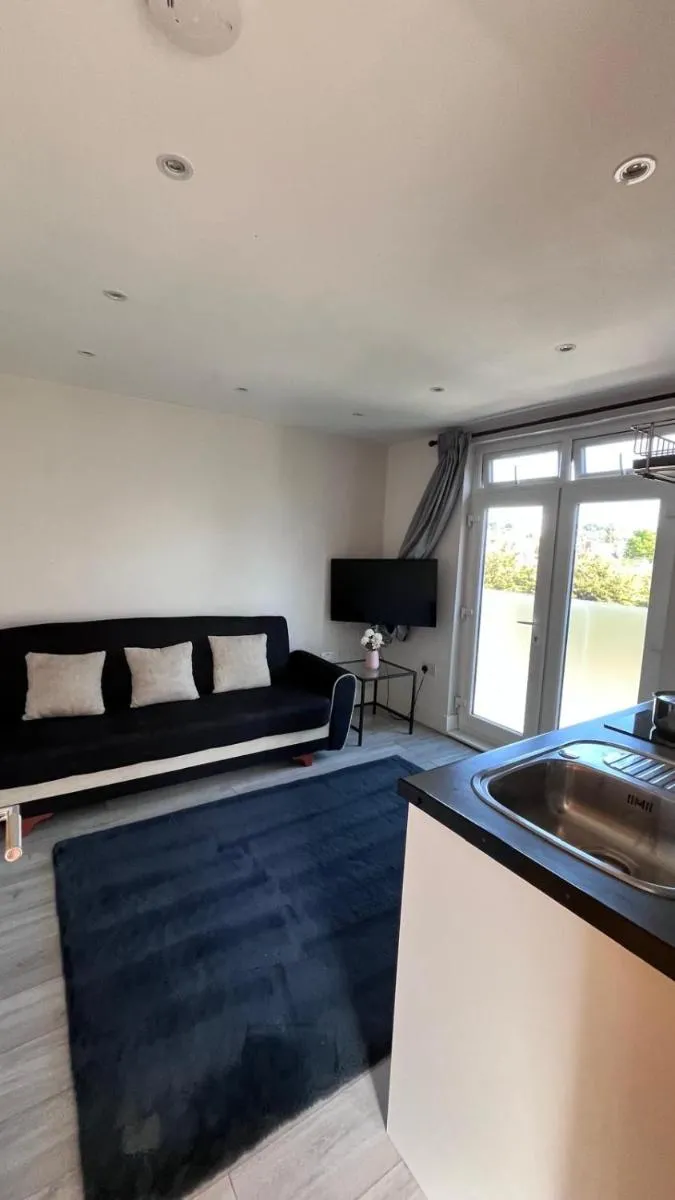 Image 3 of Bright & Modern 1-Bed Apartment in Prime Location