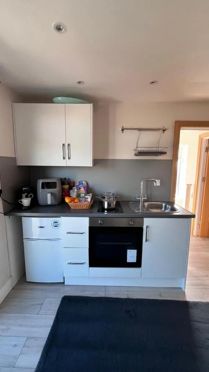 Image 4 of Bright & Modern 1-Bed Apartment in Prime Location