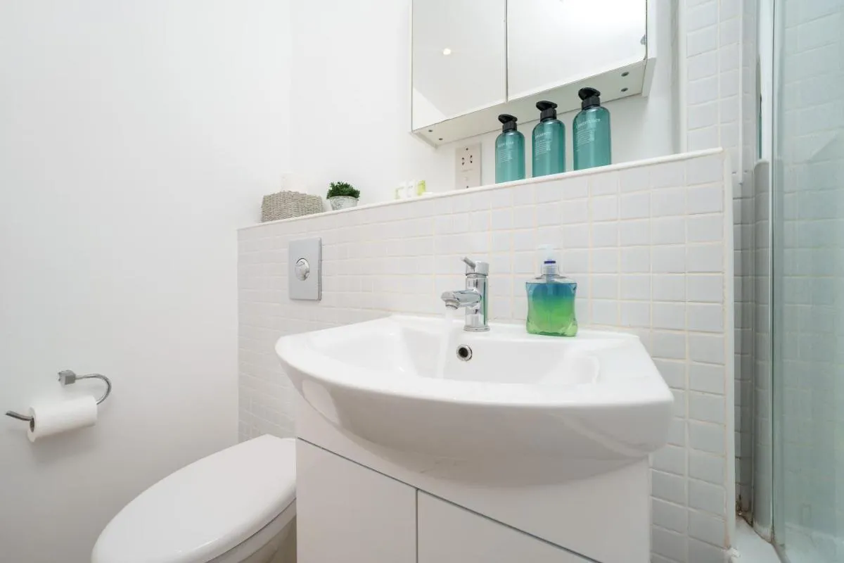 Image 3 of Bright & Modern 2-Bed Apartment in Vibrant East London