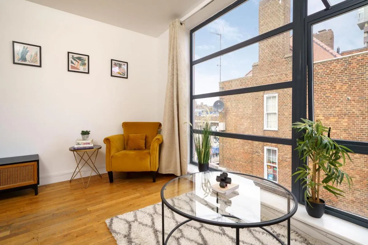 Image 4 of Bright & Modern 2-Bed Apartment in Vibrant East London