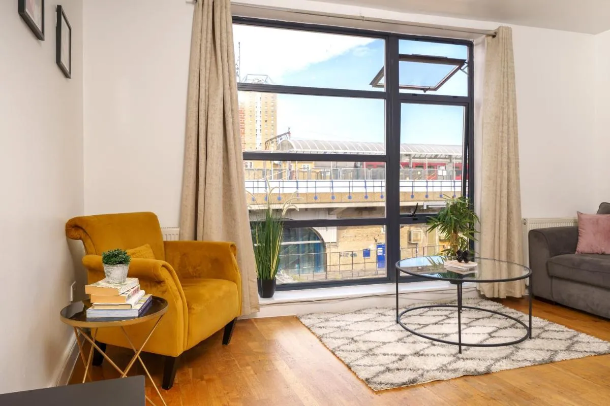 Image 5 of Bright & Modern 2-Bed Apartment in Vibrant East London