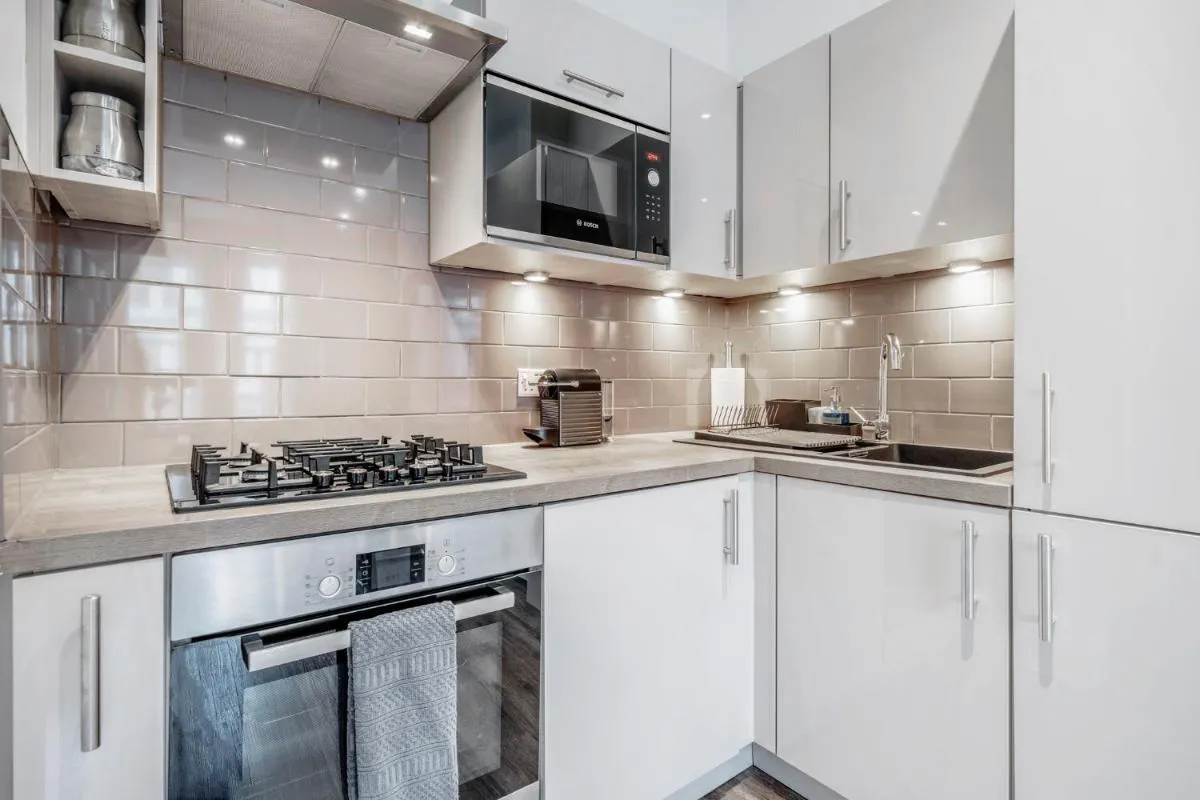 Image 5 of Bright & Modern 2-Bed Notting Hill Apartment