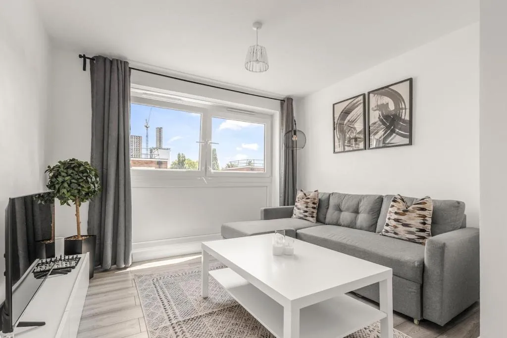 Image 1 of Bright & Modern London Apartment