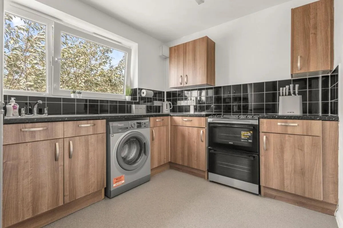 Image 3 of Bright & Modern London Apartment