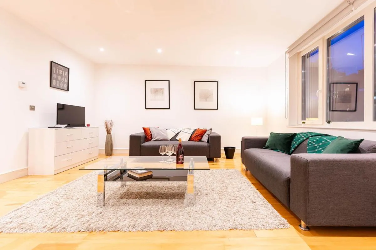 Image 5 of Bright & Modern One Bedroom Flat in Farringdon