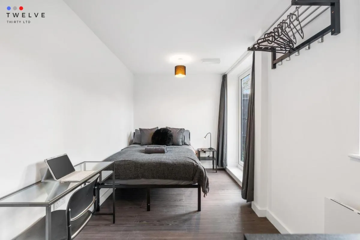 Image 3 of Bright & Modern Room in Brixton – Shared Bathroom