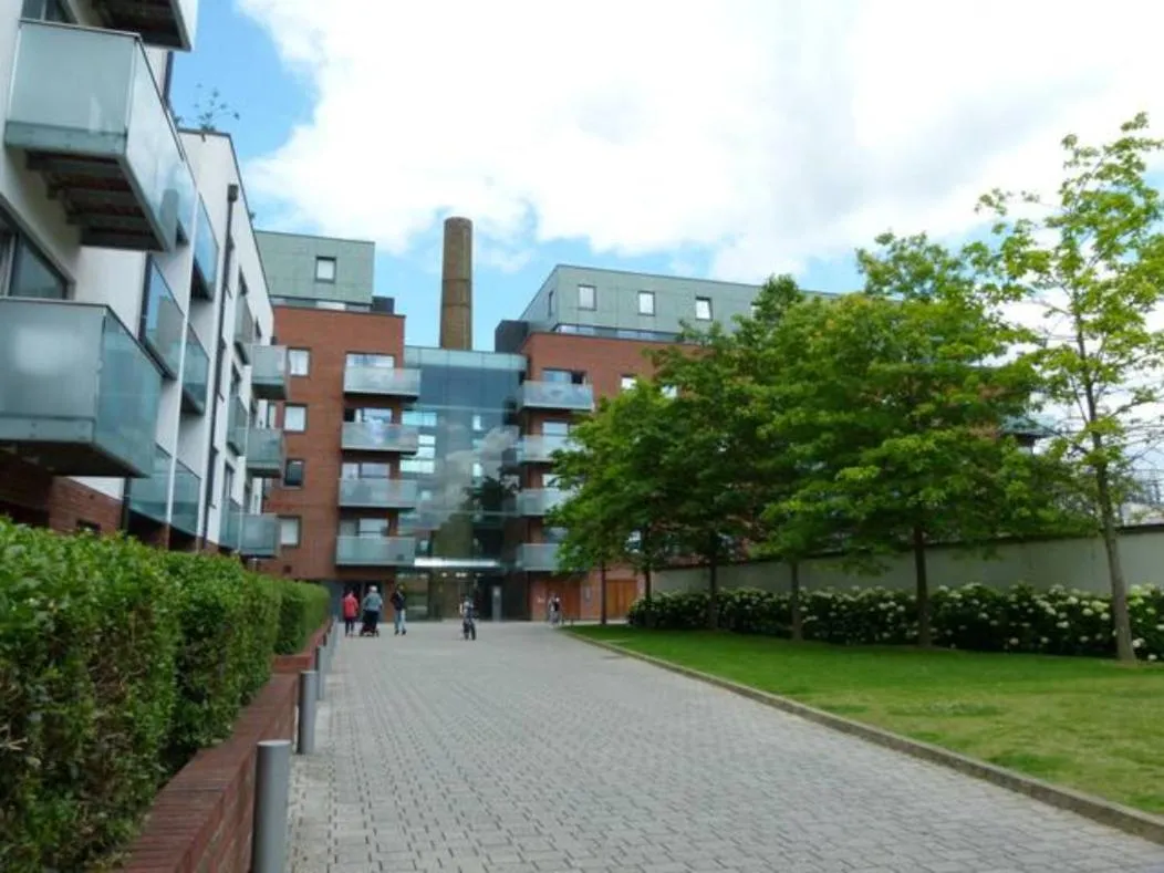 Image 5 of Bright & spacious Double Bedroom with EnSuite and Concierge! Paid parking available