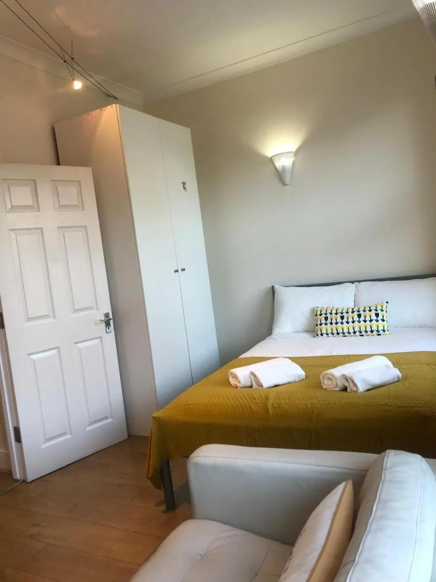 Image 5 of Bright and Cozy Entire Flat Near Euston Station and UCL Hospital