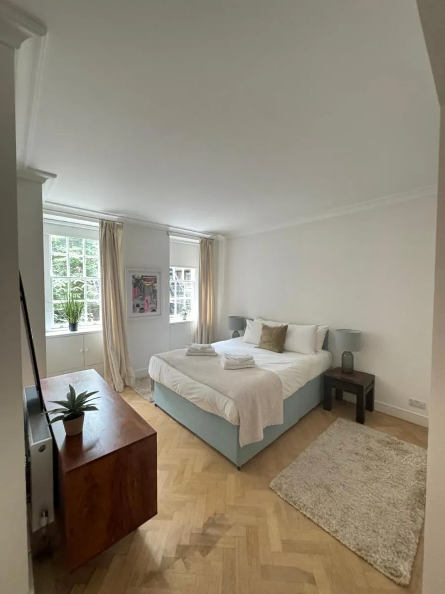 Image 4 of Bright and Leafy 1 Bedroom Flat in the Heart of Chelsea