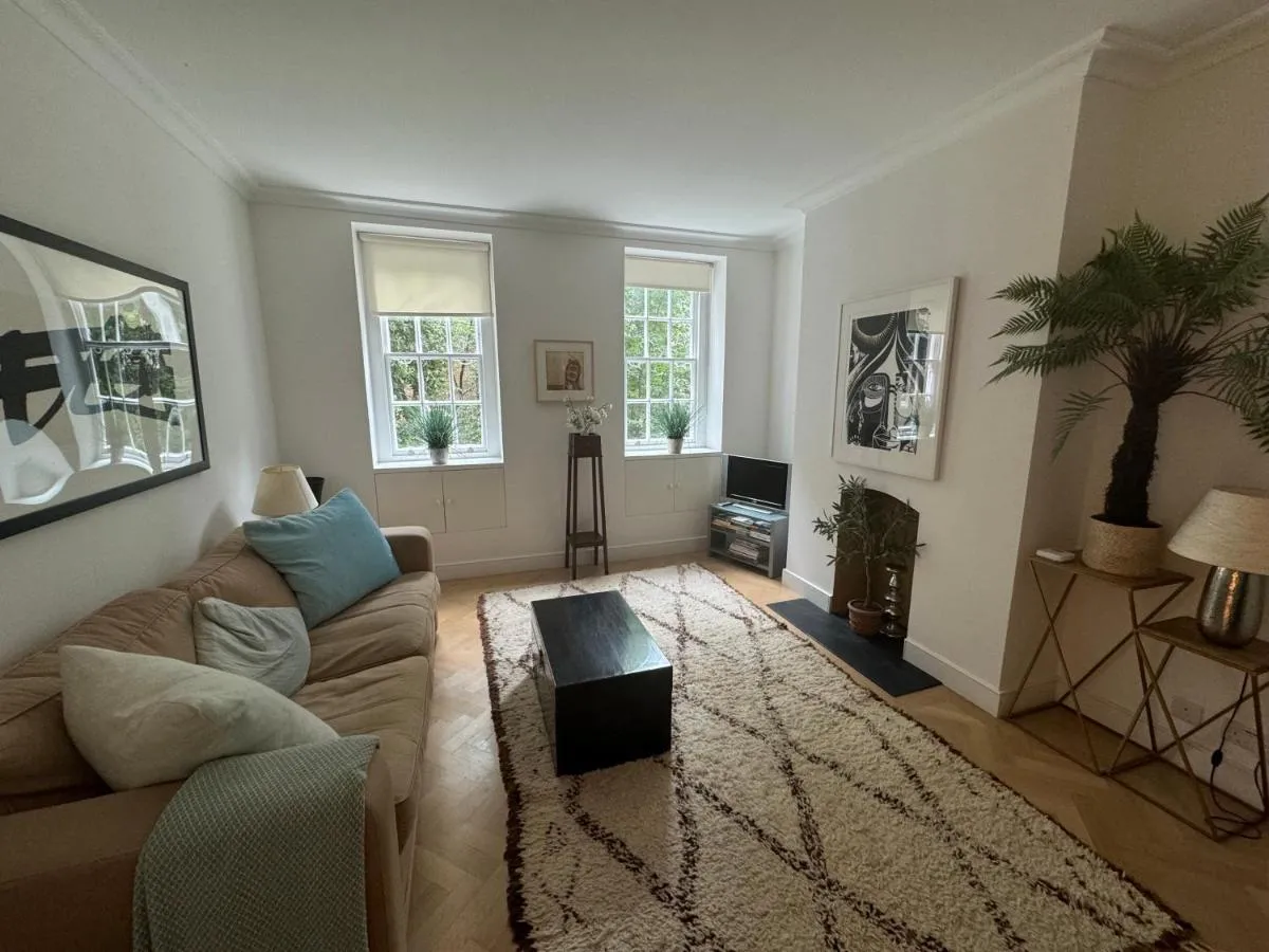 Image 3 of Bright and Leafy 1 Bedroom Flat in the Heart of Chelsea