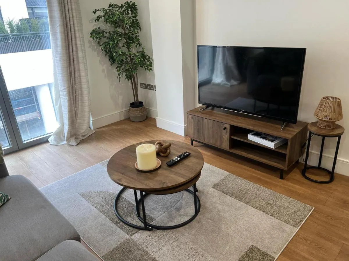 Image 3 of Bright and Modern 3 Bed Apartment Hyde Park Central London