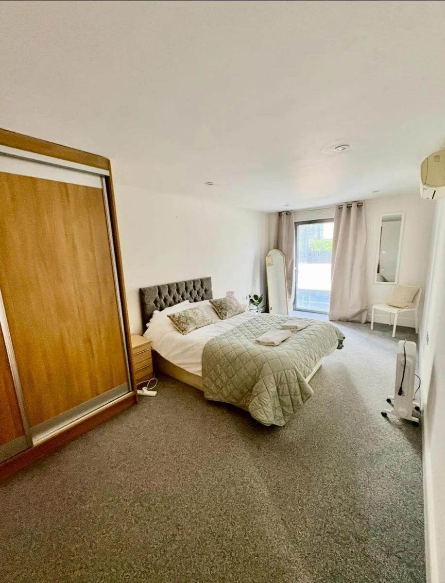 Image 4 of Bright and Modern 3 Bed Apartment Hyde Park Central London