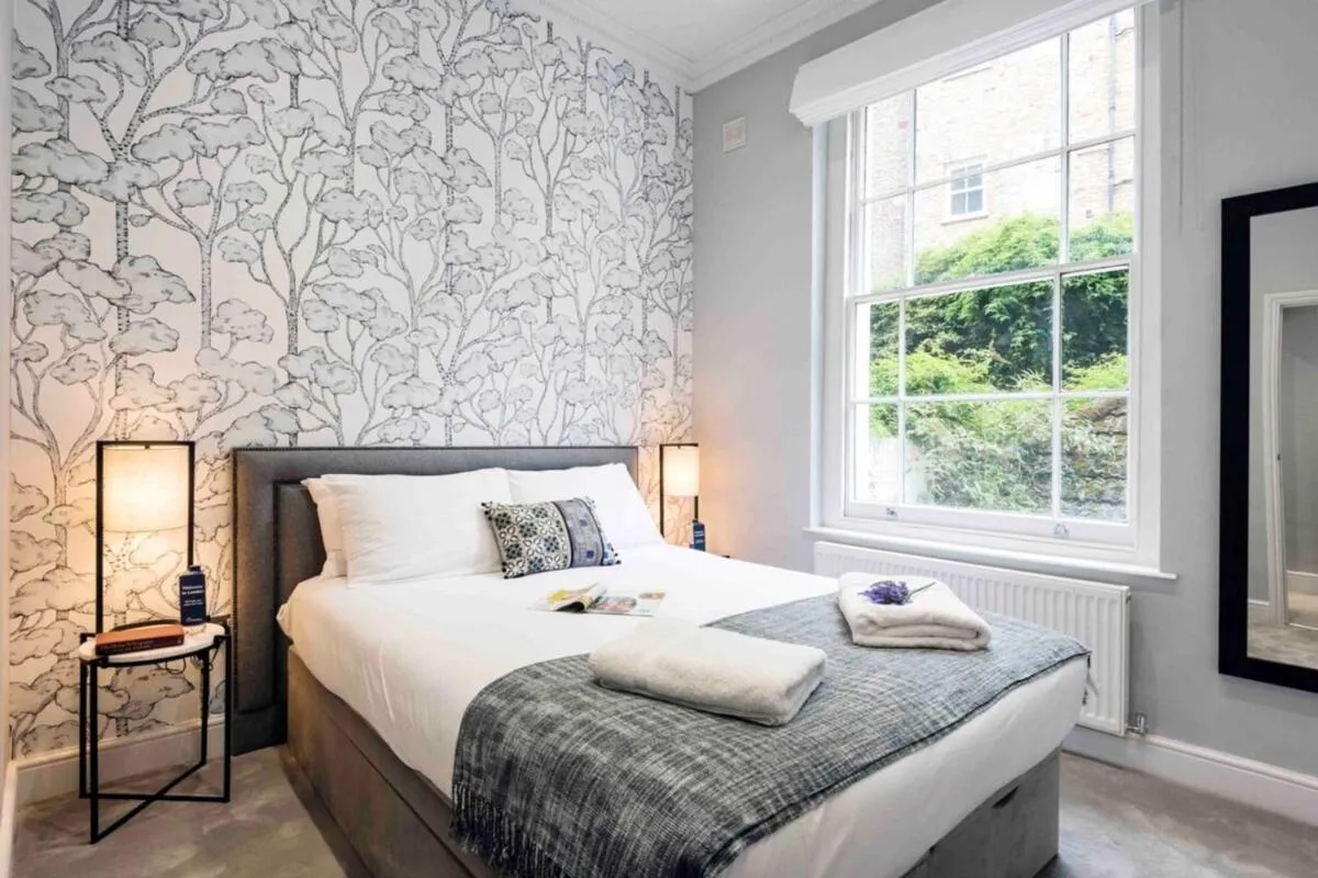 Image 3 of Bright and Modern Bayswater Apartment