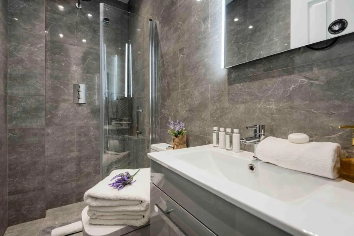 Image 4 of Bright and Modern Bayswater Apartment
