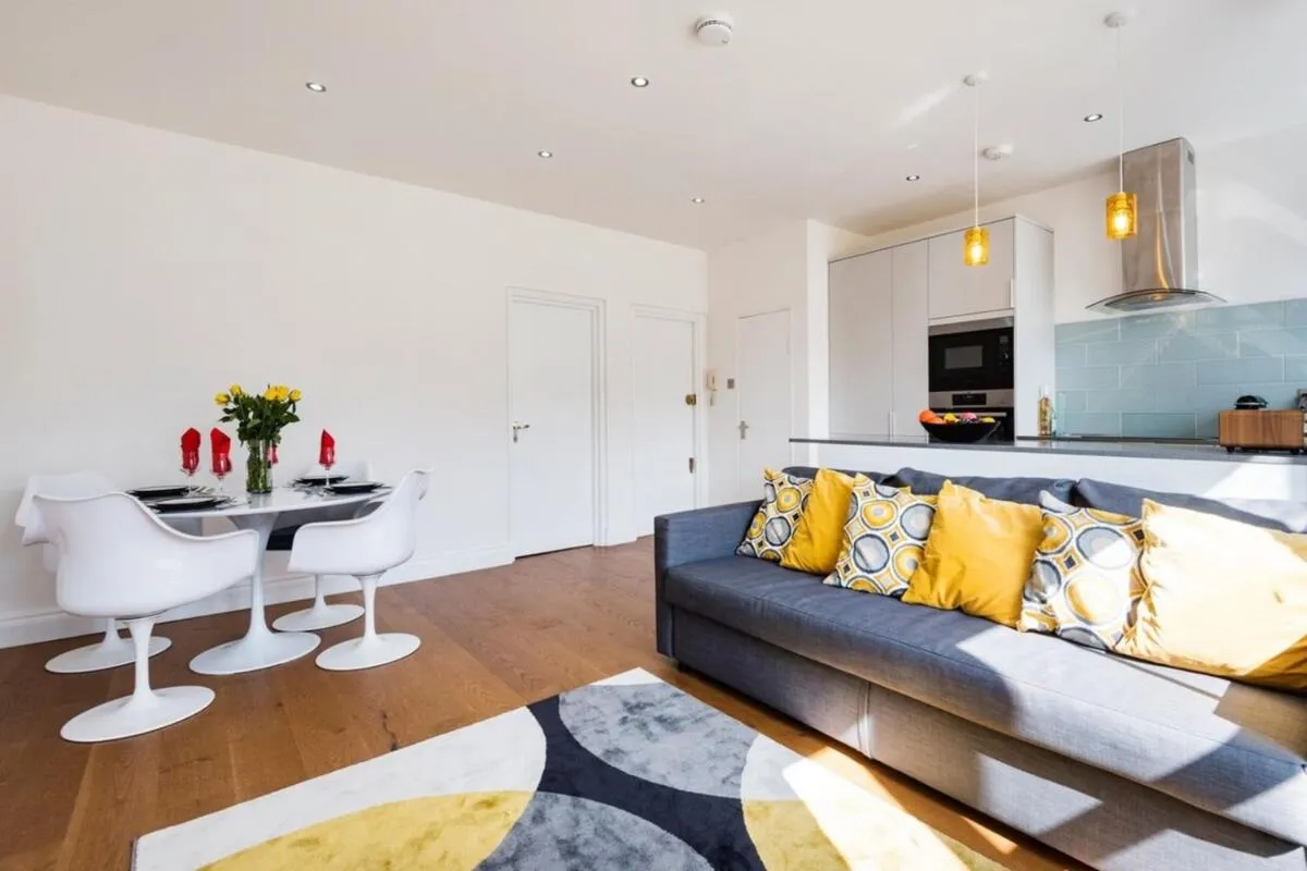 Image 3 of Bright and Modern Earls Court Gem