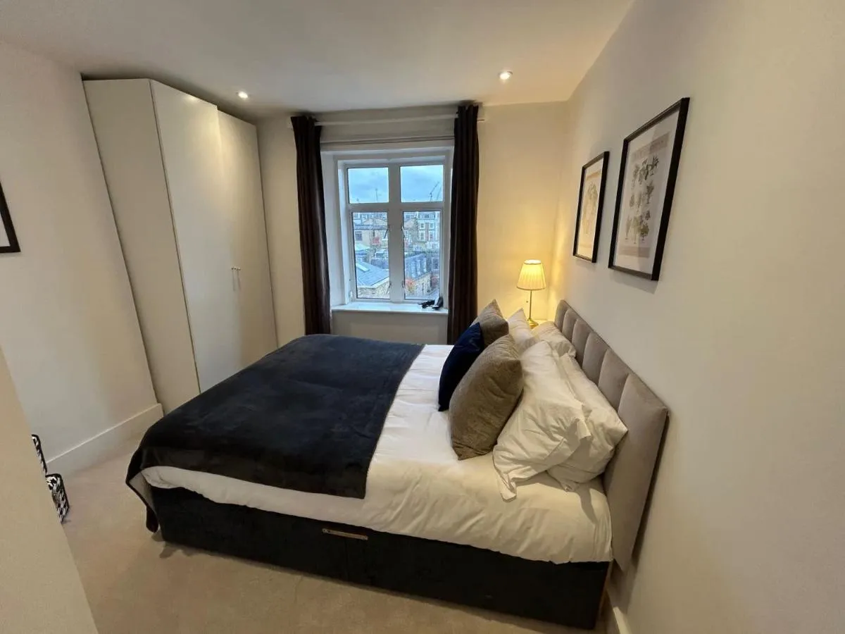 Image 5 of Bright and Serene Third-Floor Apartment in the Heart of Westbourne Grove
