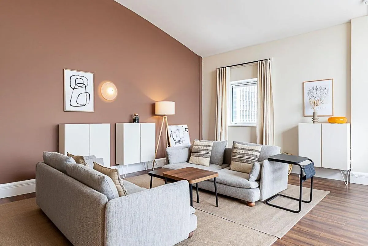 Image 5 of Bright and Stylish Riverside Haven in Canary Wharf