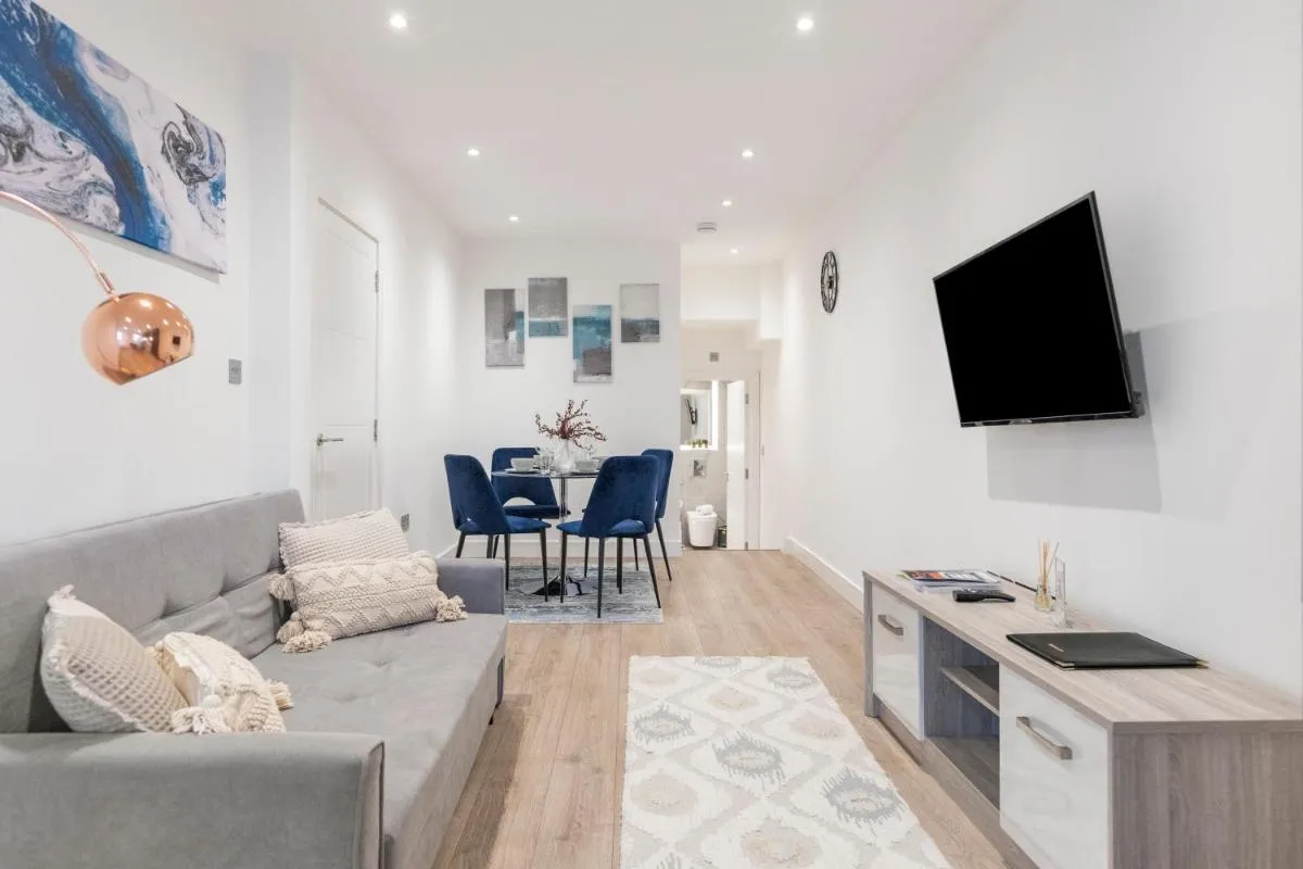 Image 5 of Bright and spacious Apartment – Excellent Location