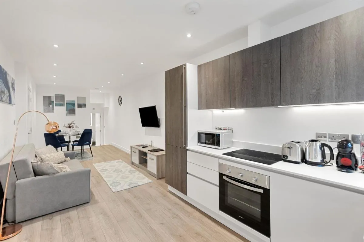 Image 4 of Bright and spacious Apartment – Excellent Location