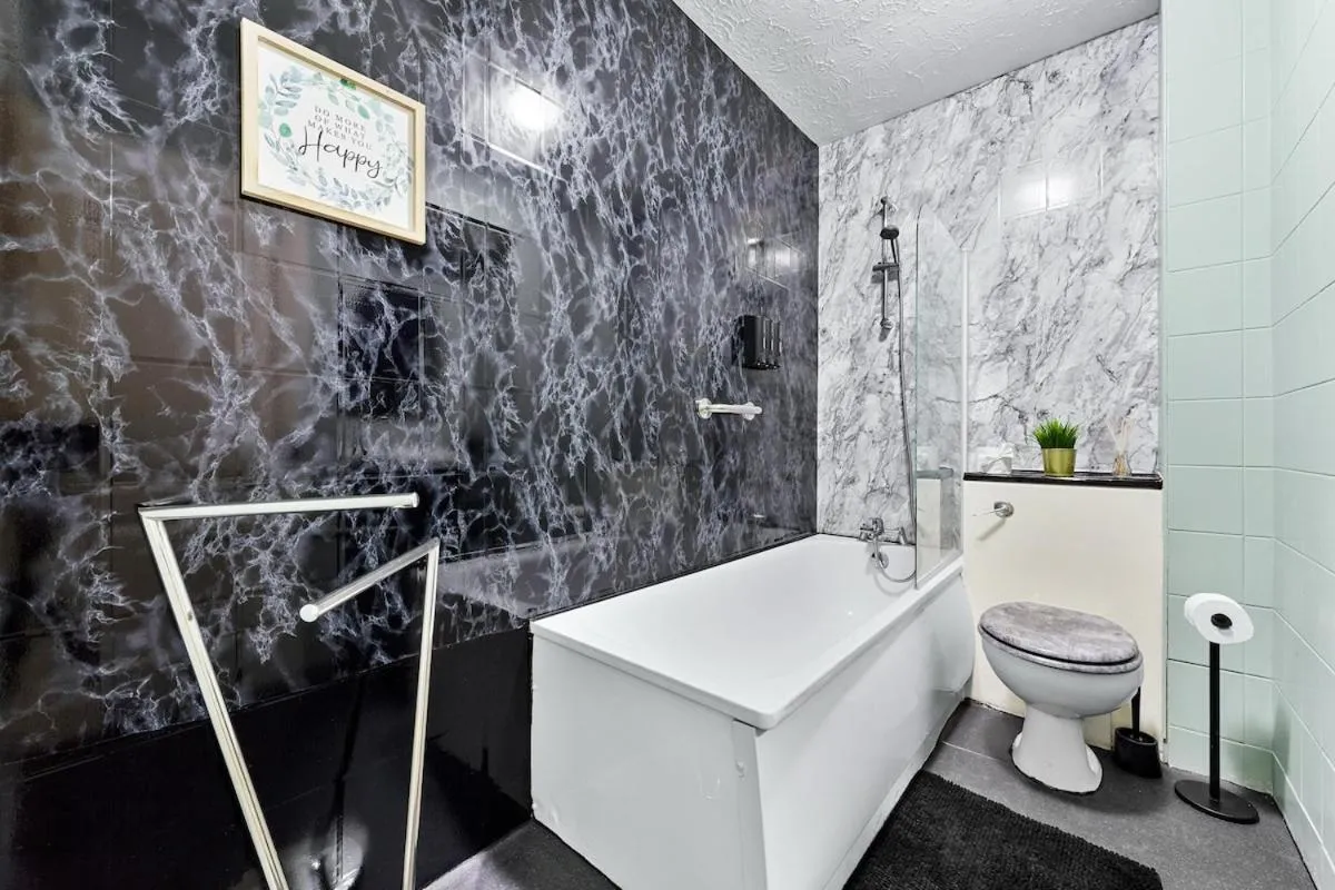 Image 3 of Bright modern Flat near tower bridge