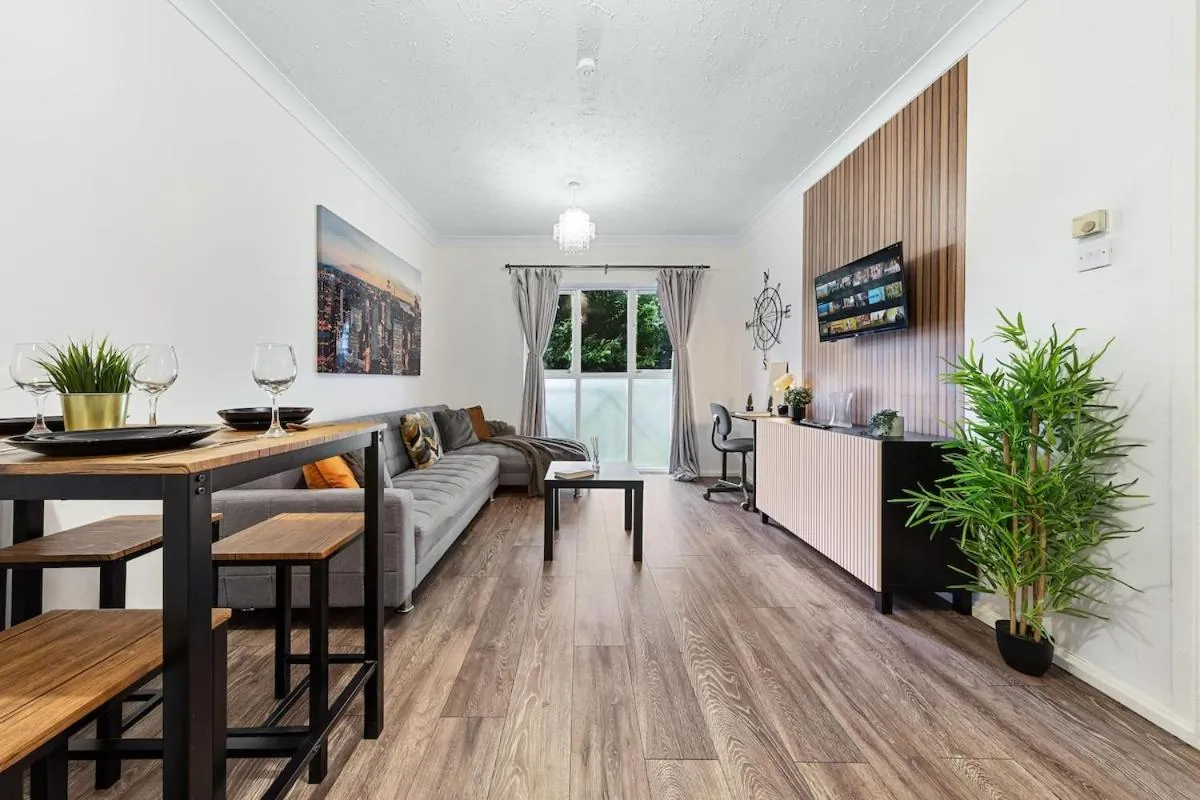 Image 5 of Bright modern Flat near tower bridge