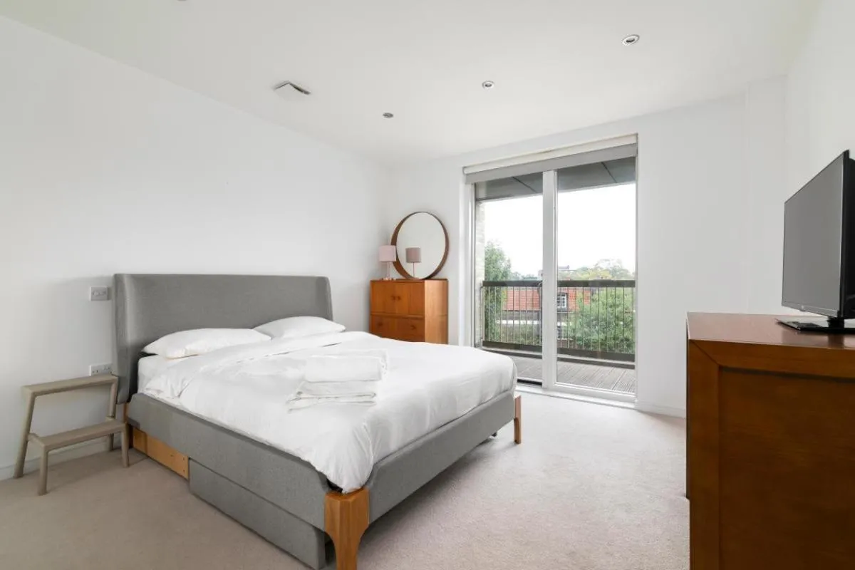 Image 5 of Brilliantly Connected 1BD Flat by Clissold Park
