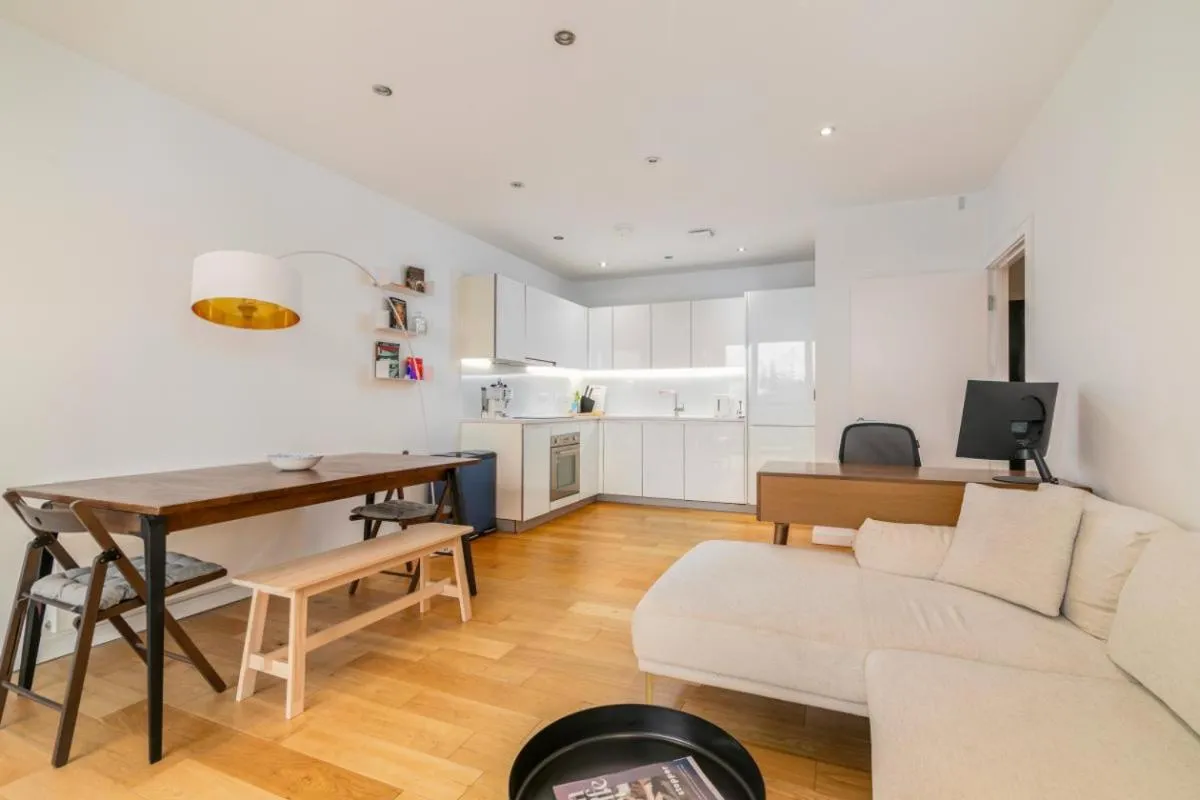 Image 4 of Brilliantly Connected 1BD Flat by Clissold Park