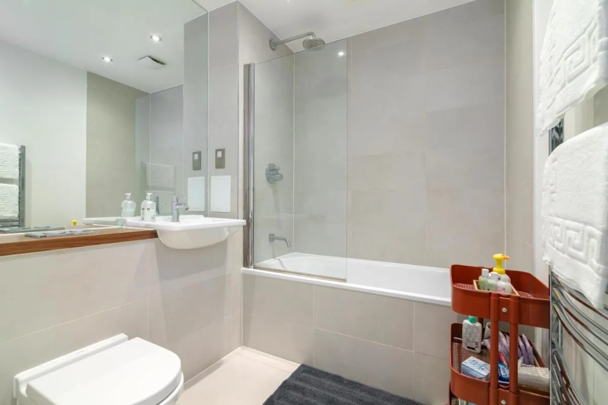 Image 3 of Brilliantly Connected 1BD Flat by Clissold Park