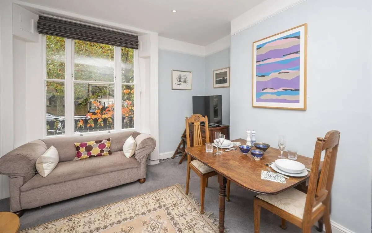 Image 4 of Brockley Victorian apartment train links London – Pass the Keys