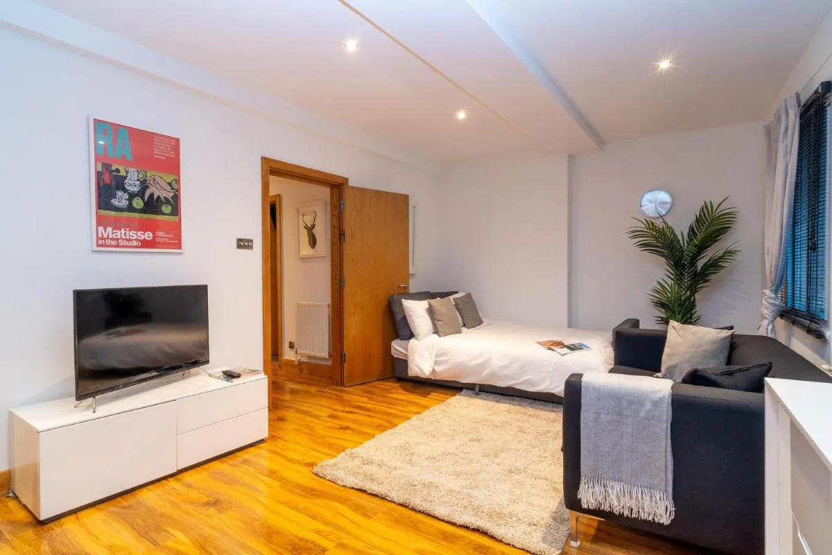 Image 5 of Buckingham Suite – Heart of Covent Garden!