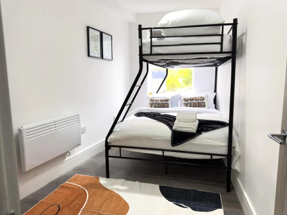 Image 2 of Budget Friendly North London Studio Apartment for Groups up to 9