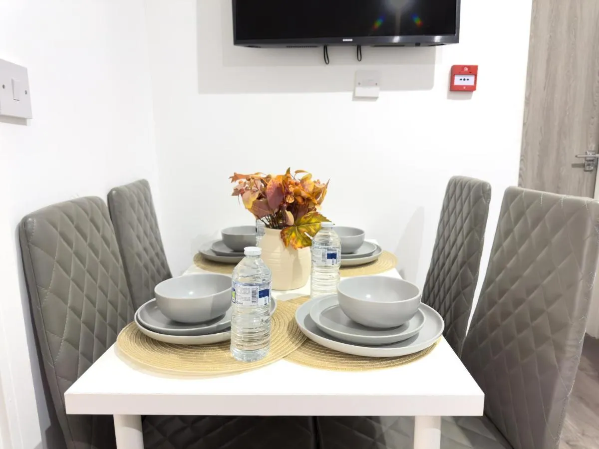 Image 5 of Budget Friendly North London Studio Apartment for Groups up to 9