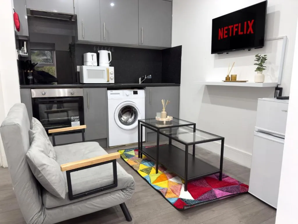 Budget Friendly North London Studio Apartment for Groups up to 9