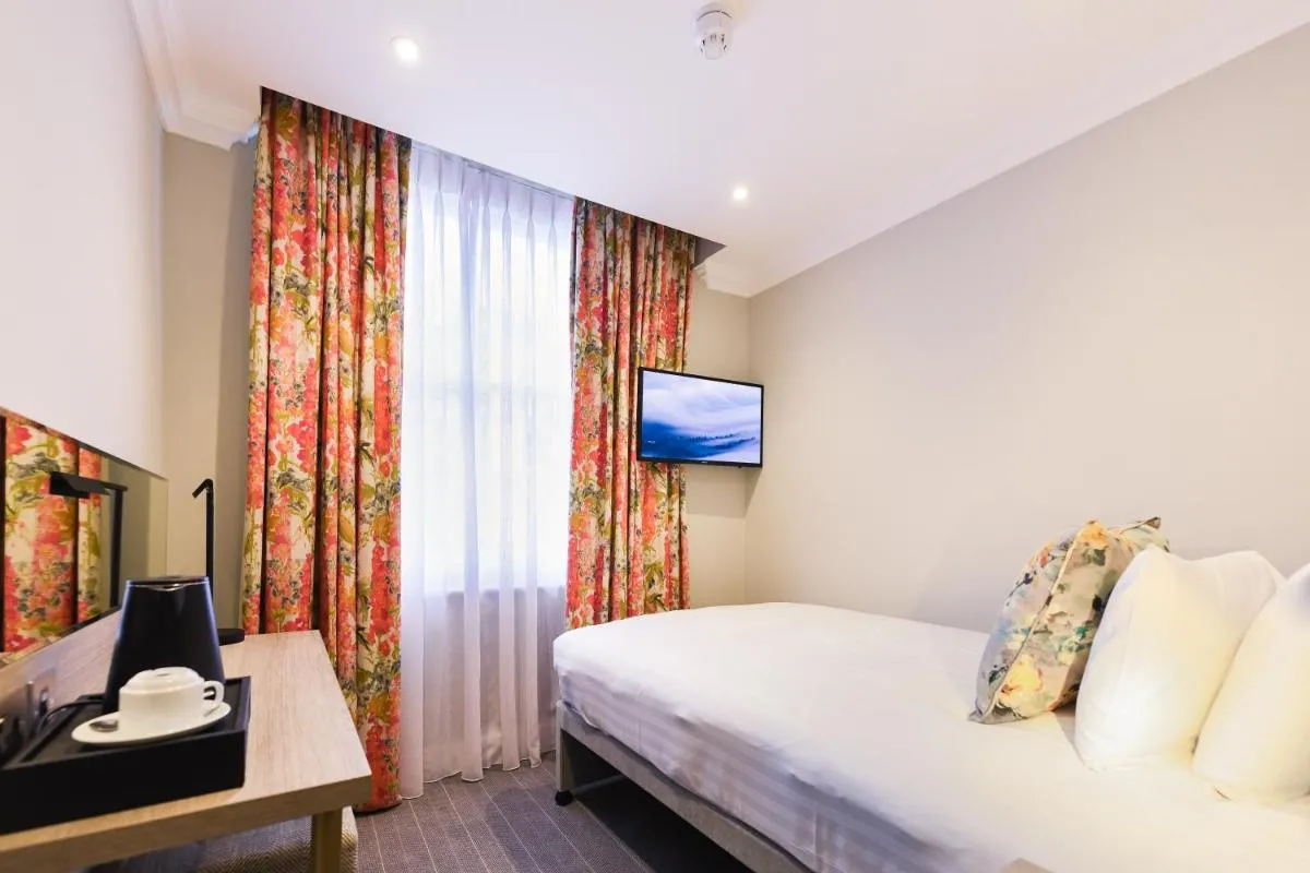 Image 3 of Byron Hotel