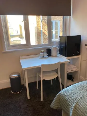 Image 4 of CAMDEN TOWN PARKWAY ROOMS