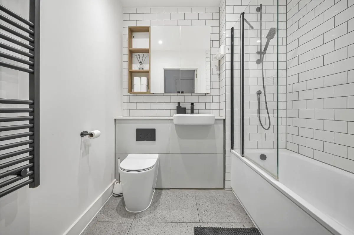 Image 3 of CANARY WHARF E14 MODERN 1 Bed APARTMENT HIGH SPEC