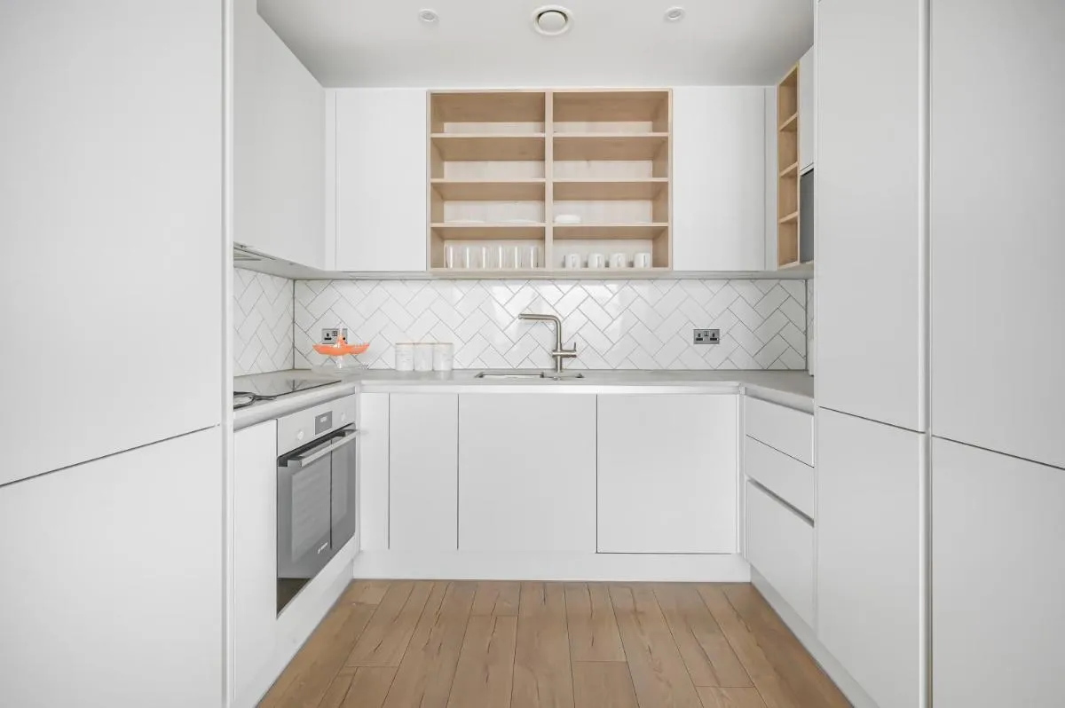 Image 4 of CANARY WHARF E14 MODERN 1 Bed APARTMENT HIGH SPEC